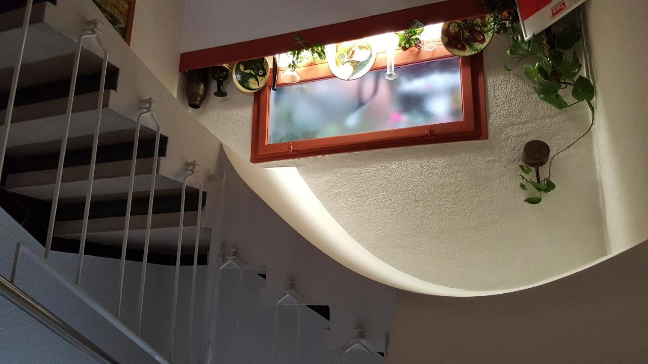 Hostal Residencia Catalina Palamos Bagian luar foto