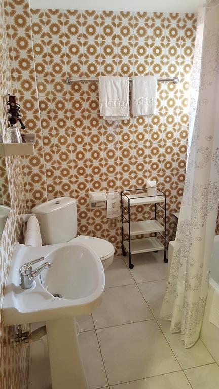 Hostal Residencia Catalina Palamos Bagian luar foto
