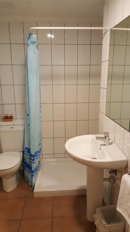 Hostal Residencia Catalina Palamos Bagian luar foto
