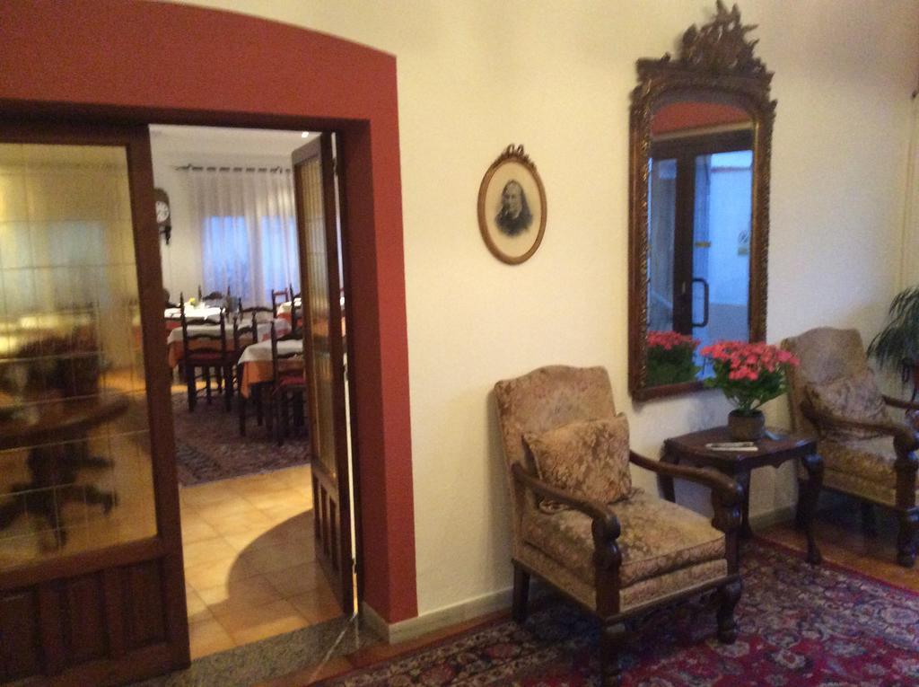 Hostal Residencia Catalina Palamos Bagian luar foto