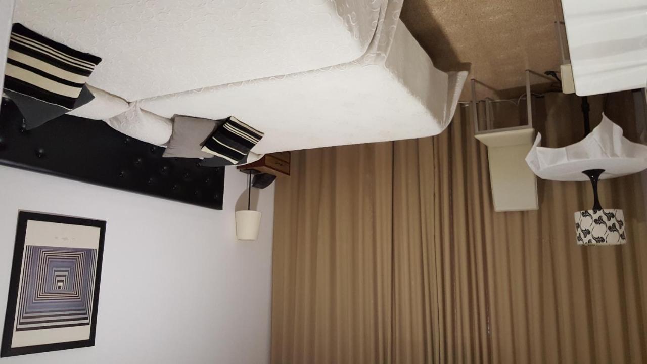 Hostal Residencia Catalina Palamos Bagian luar foto