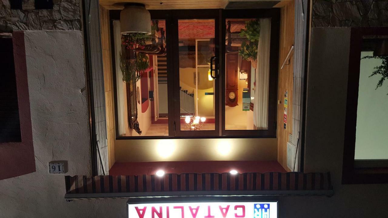 Hostal Residencia Catalina Palamos Bagian luar foto