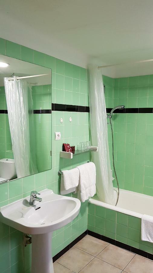 Hostal Residencia Catalina Palamos Bagian luar foto